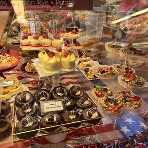 Meet your Posher, Ella